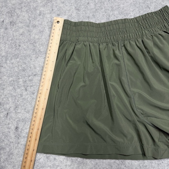 Vuori Villa Shorts Women’s Medium Olive Green High Rise Pockets - Picture 12 of 13